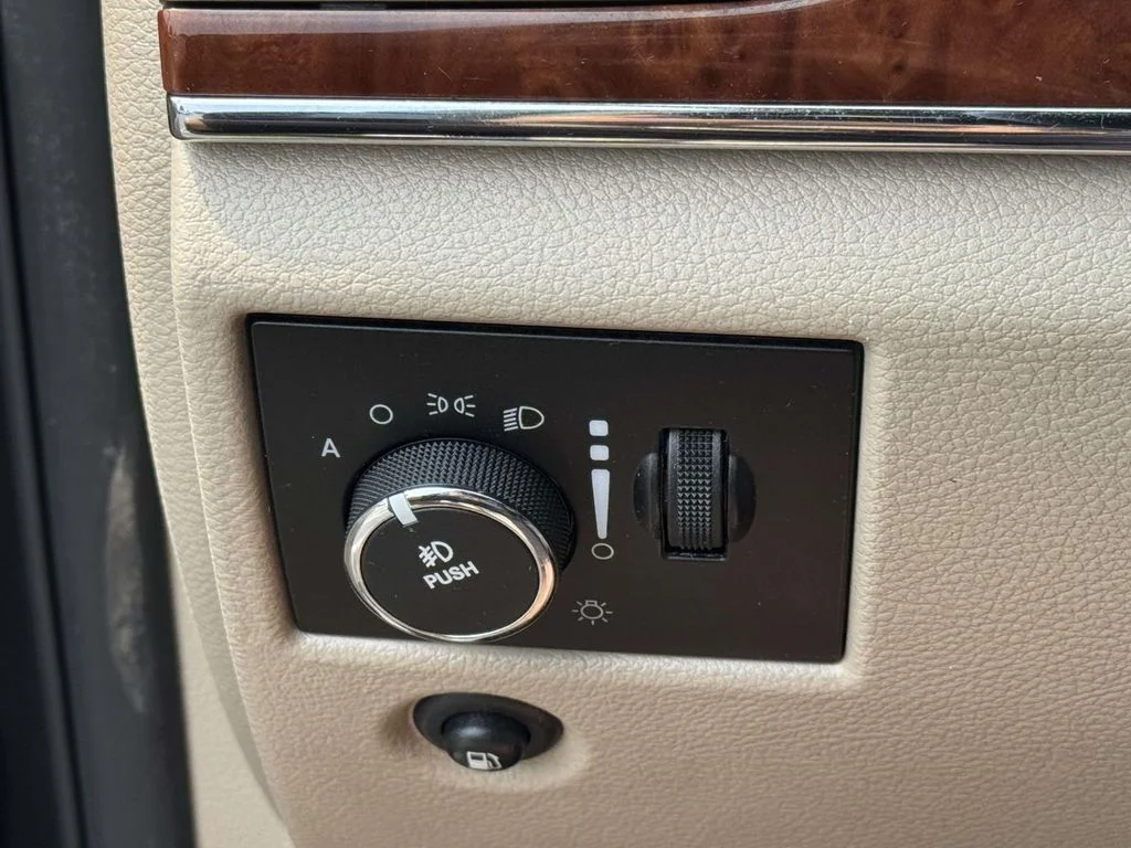 Used 2013 Gray Jeep Limited image 26