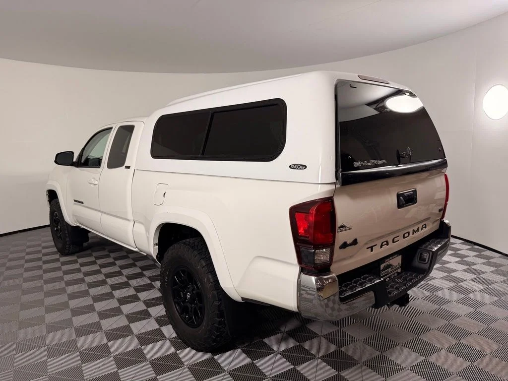Used 2021 White Toyota SR5 image 14