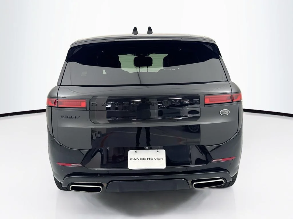 Used 2023 Black Land Rover SE Dynamic image 6