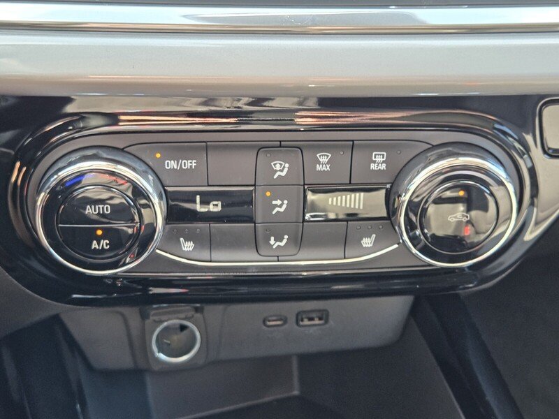 Used 2024 Summit White CHEVROLET FWD 4DR LT image 27