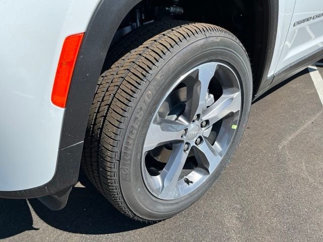 New 2026 Bright White Clear-Coat Exterior Paint Jeep Limited image 9