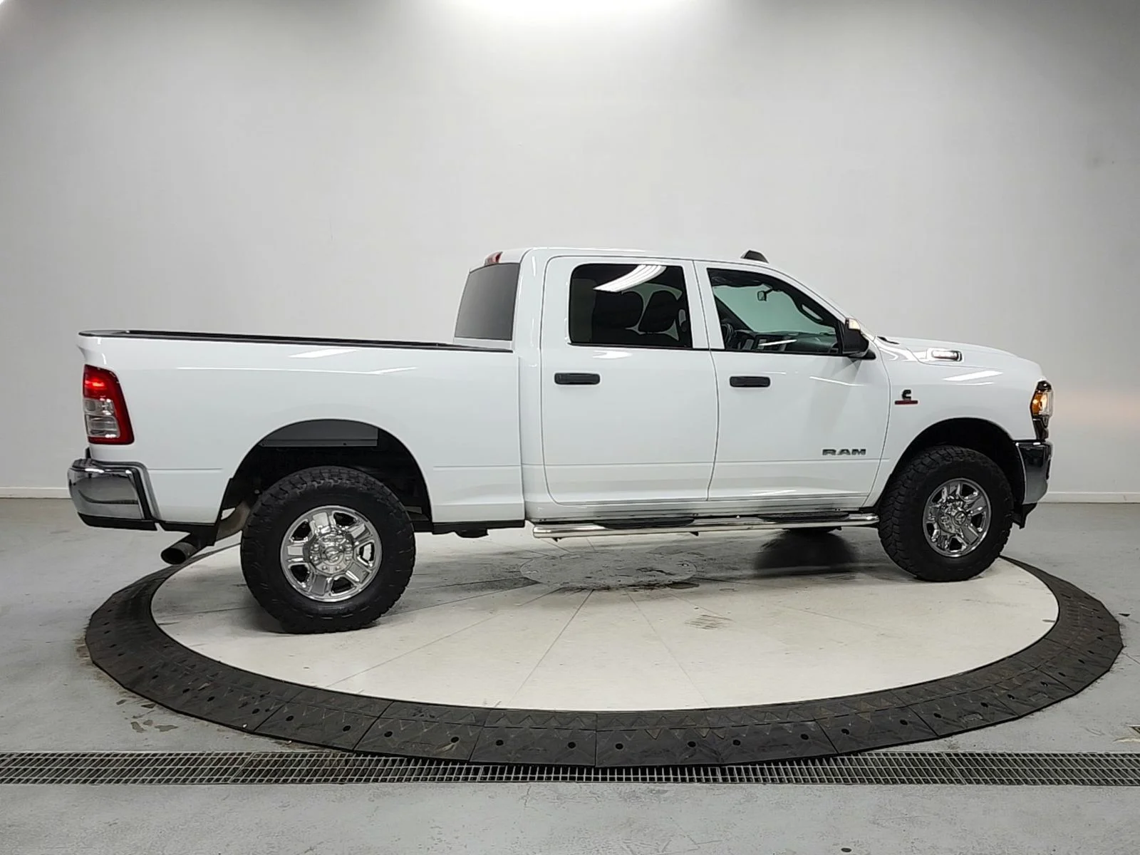 Used 2022 White Ram Tradesman image 8