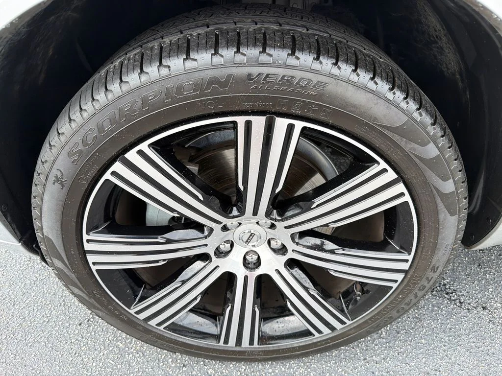 Used 2023 Silver Volvo Ultimate image 11