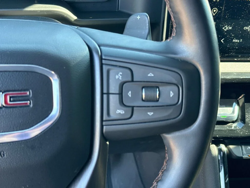 Used 2024 White GMC AT4 image 31