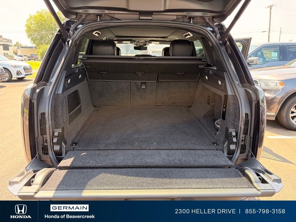 Used 2023 Gray Land Rover SE image 4