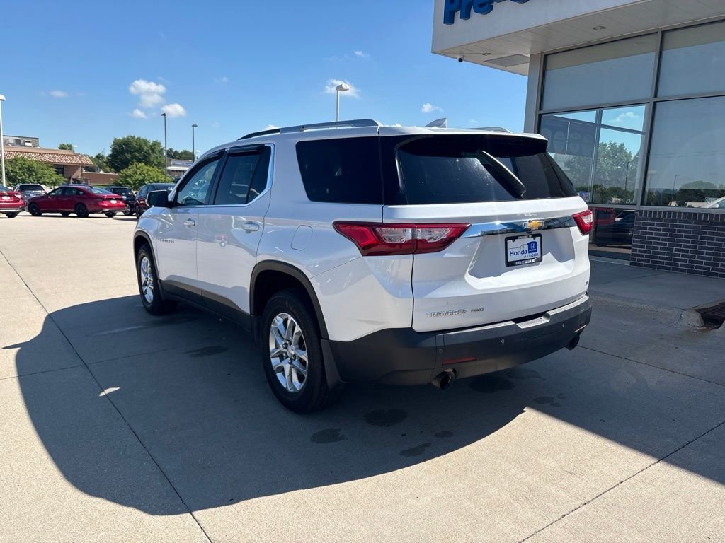 Used 2018 Iridescent Pearl Tricoat Chevrolet LT Cloth w/1LT image 7