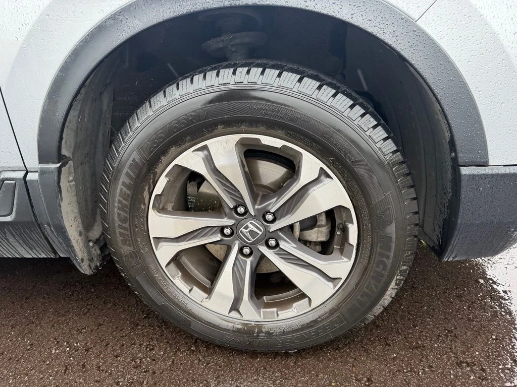 Used 2018 Lunar Silver Metallic Honda LX image 24