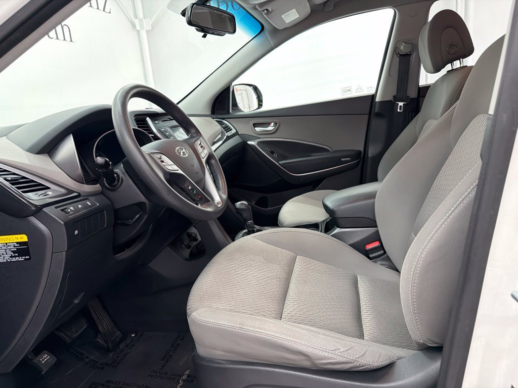 Used 2016 White Hyundai SE image 13