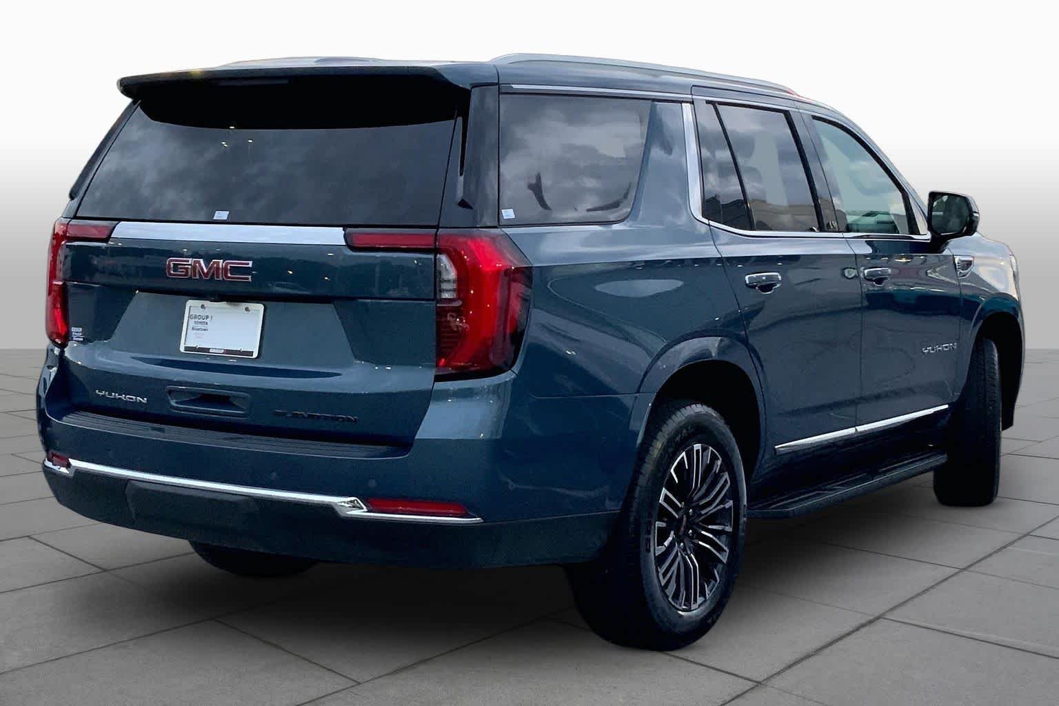 Used 2025 Downpour Metallic GMC Elevation image 13