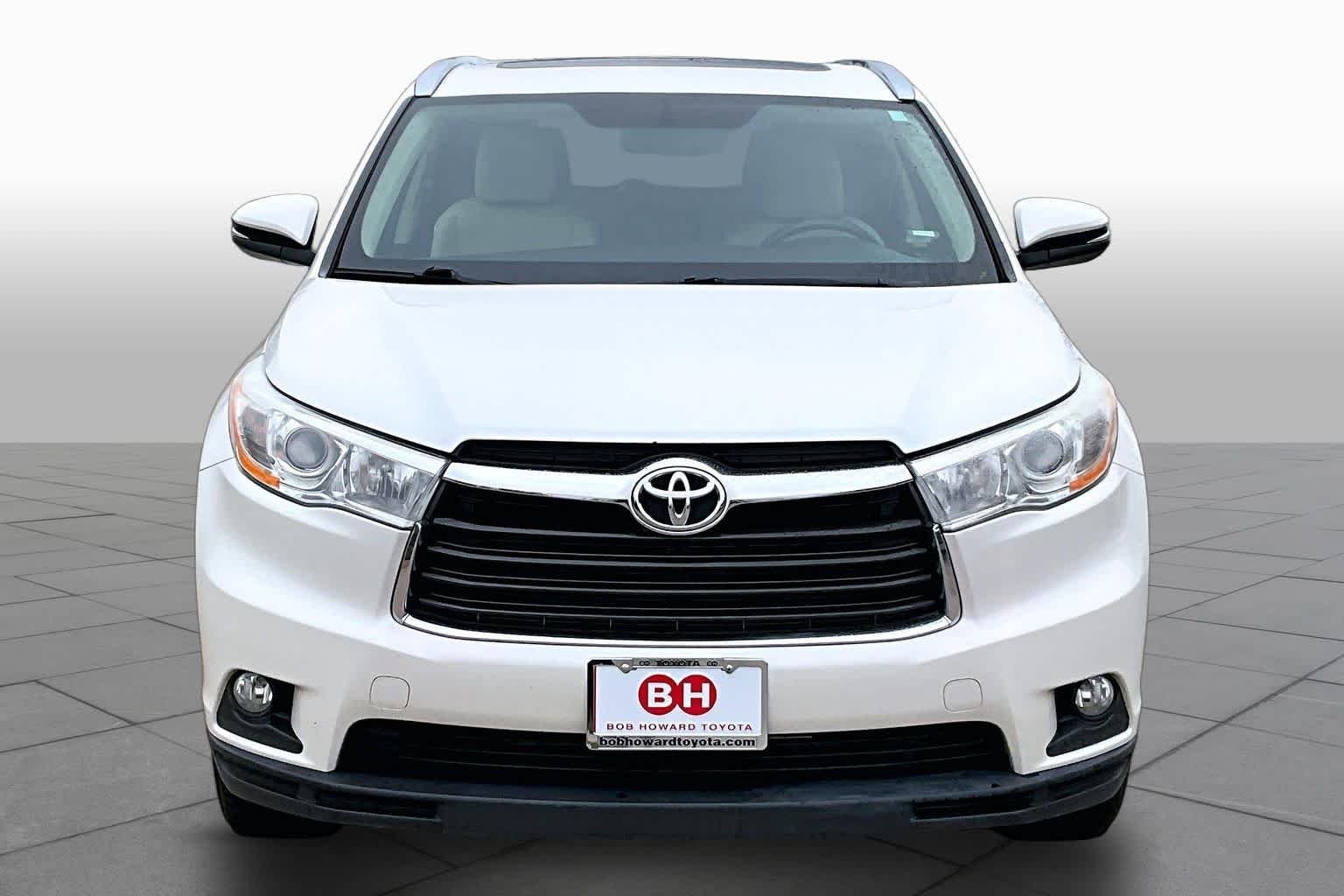 Used 2014 Blizzard Pearl Toyota XLE image 4