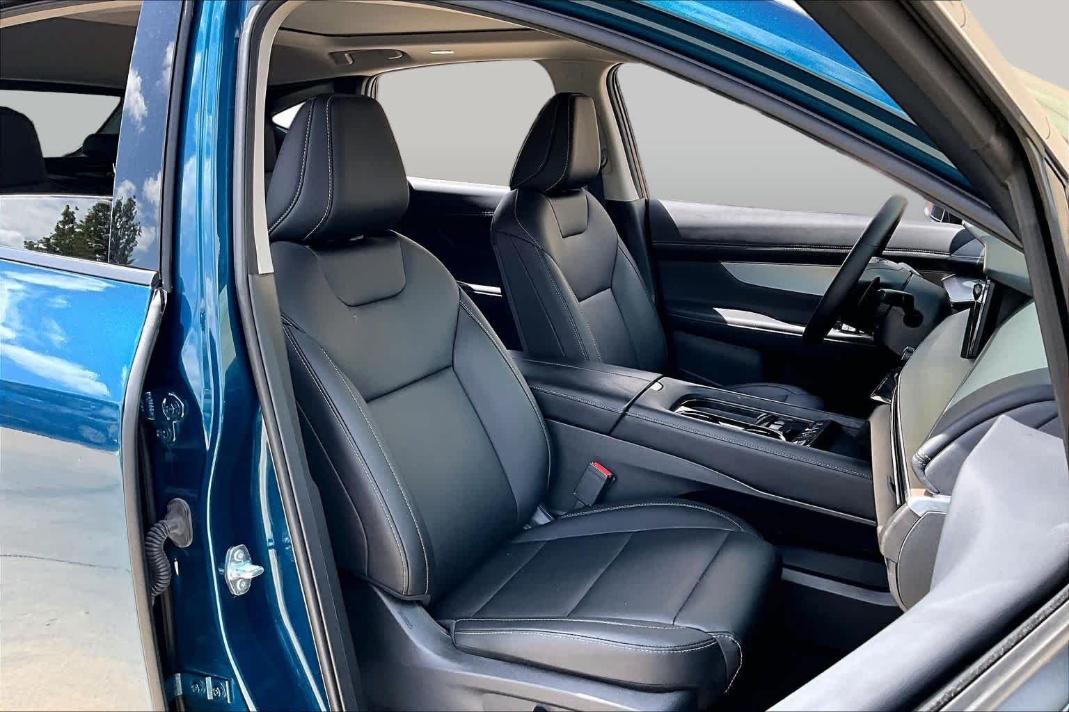 Used 2025 Aurora Blue Pearl Metallic Nissan SL image 9