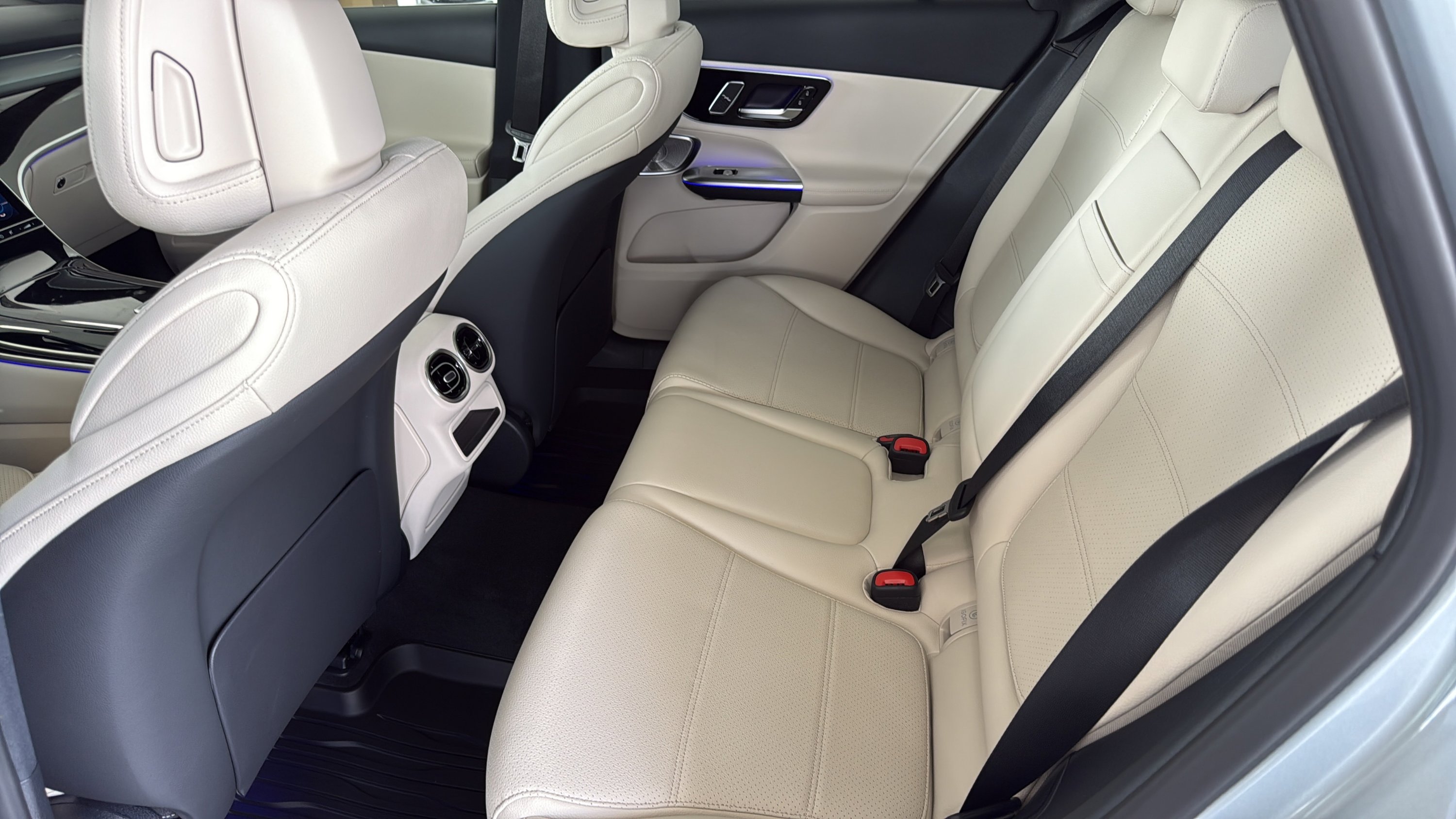 New 2026 Cirrus Silver Metallic Mercedes-Benz GLC 300 image 29