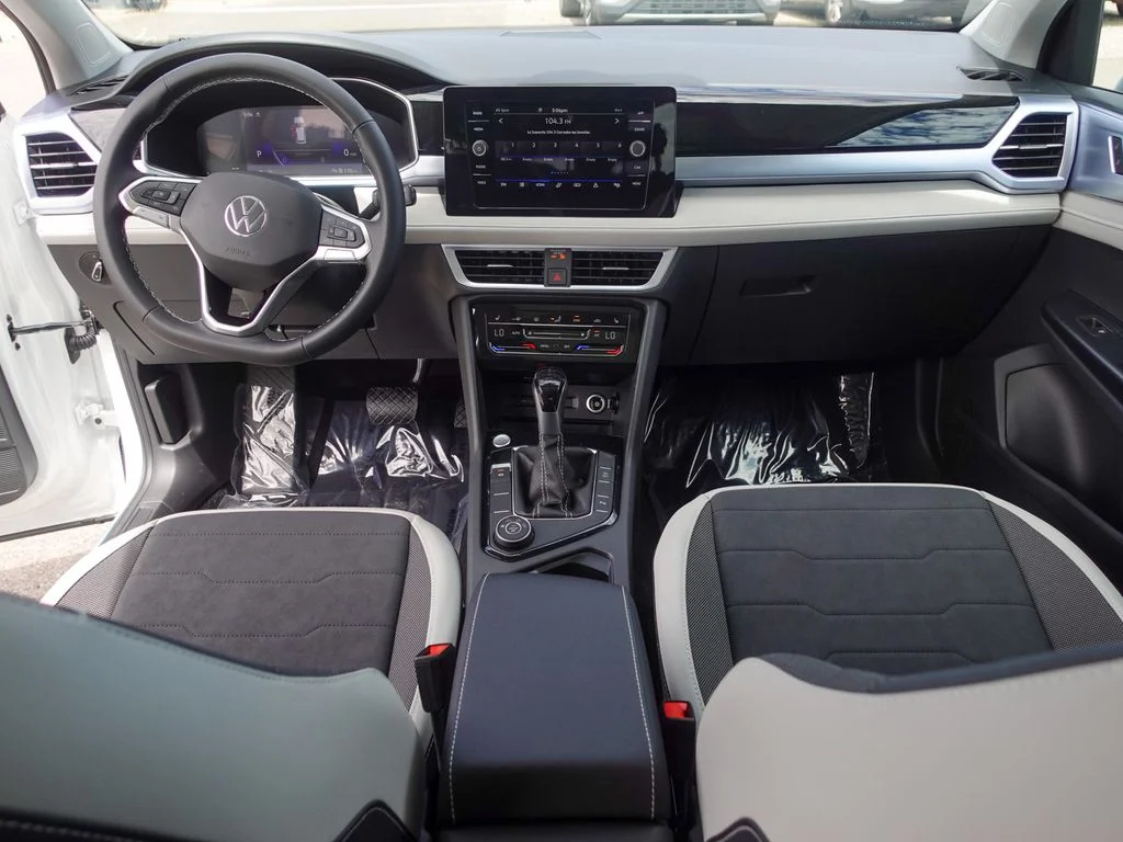 New 2026 Pure White Volkswagen 1.5T SE image 25