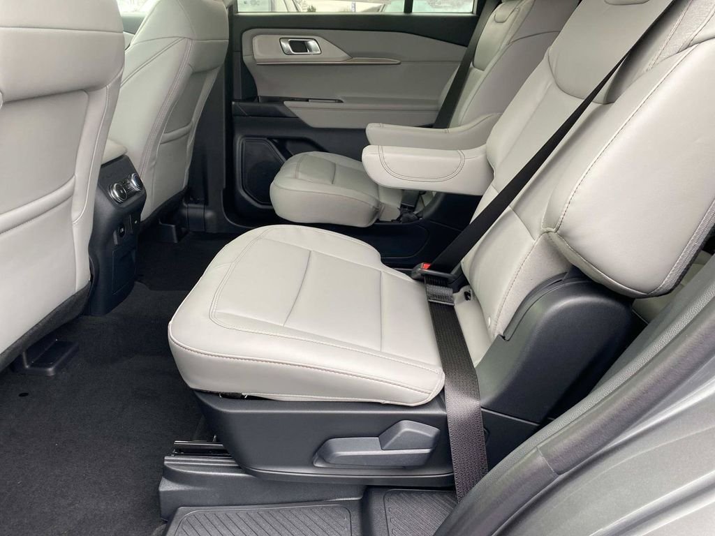 New 2026 Carbonized Gray Metallic Ford Active image 10