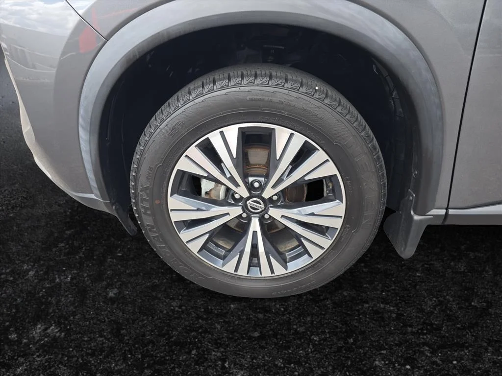 Used 2021 Gray Nissan SV image 9
