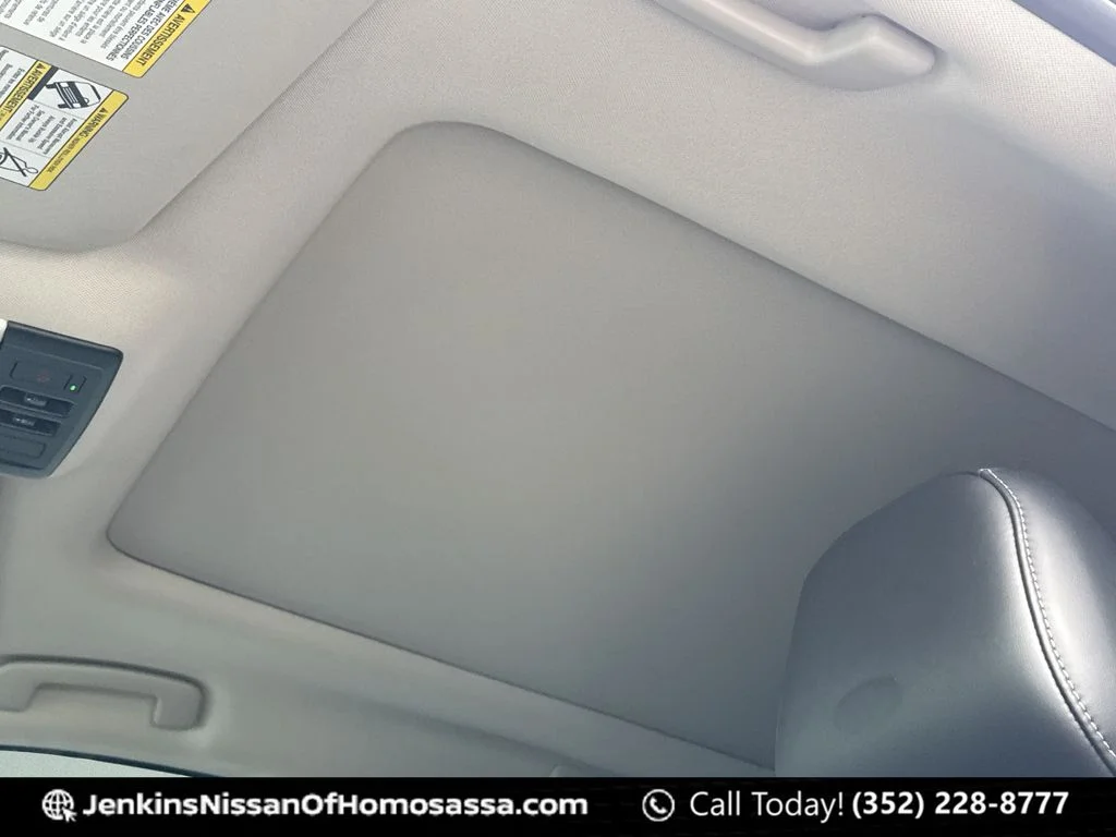 Used 2023 White Nissan Platinum image 34