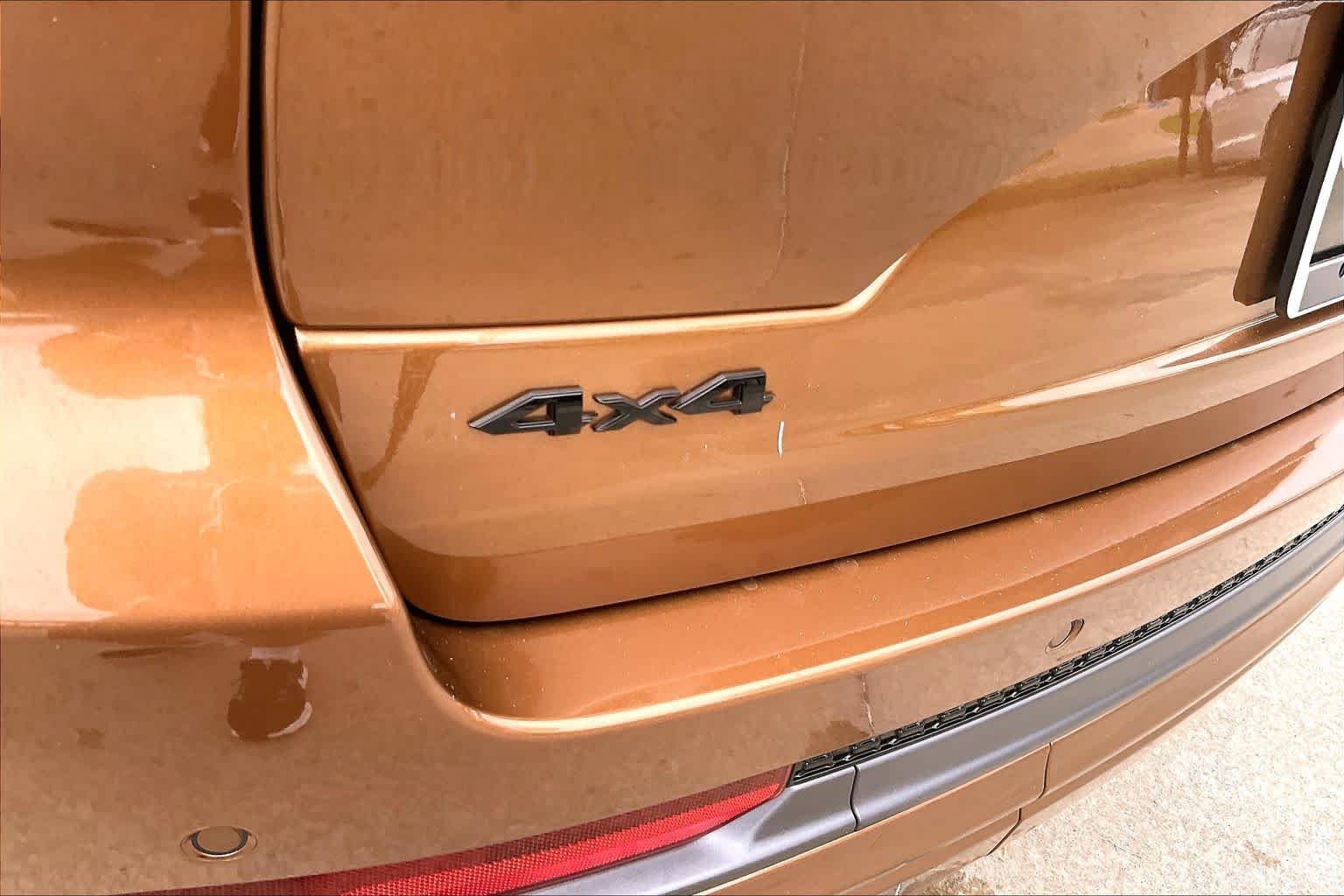 New 2026 Copper Shino Metallic Clear-Coat Exterior Paint Jeep Limited Reserve image 15