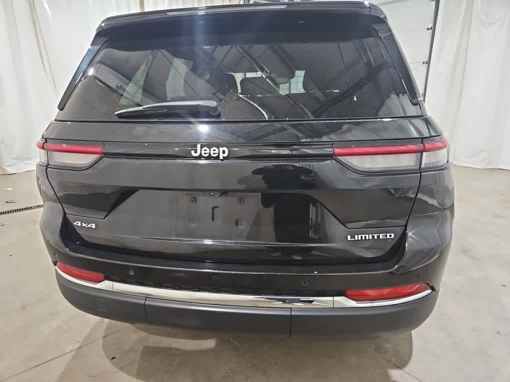 Used 2024 Diamond Black Jeep Limited image 8
