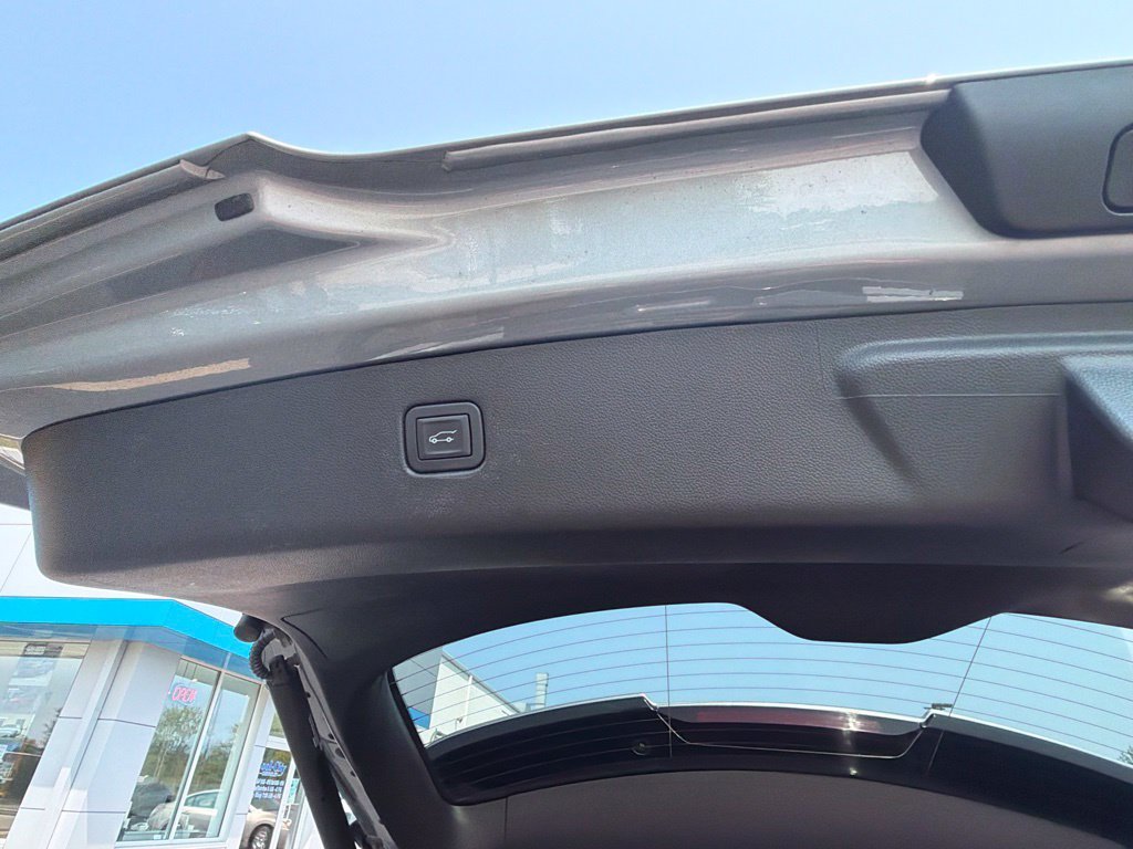 Used 2025 Sterling Gray Metallic Chevrolet Premier image 10
