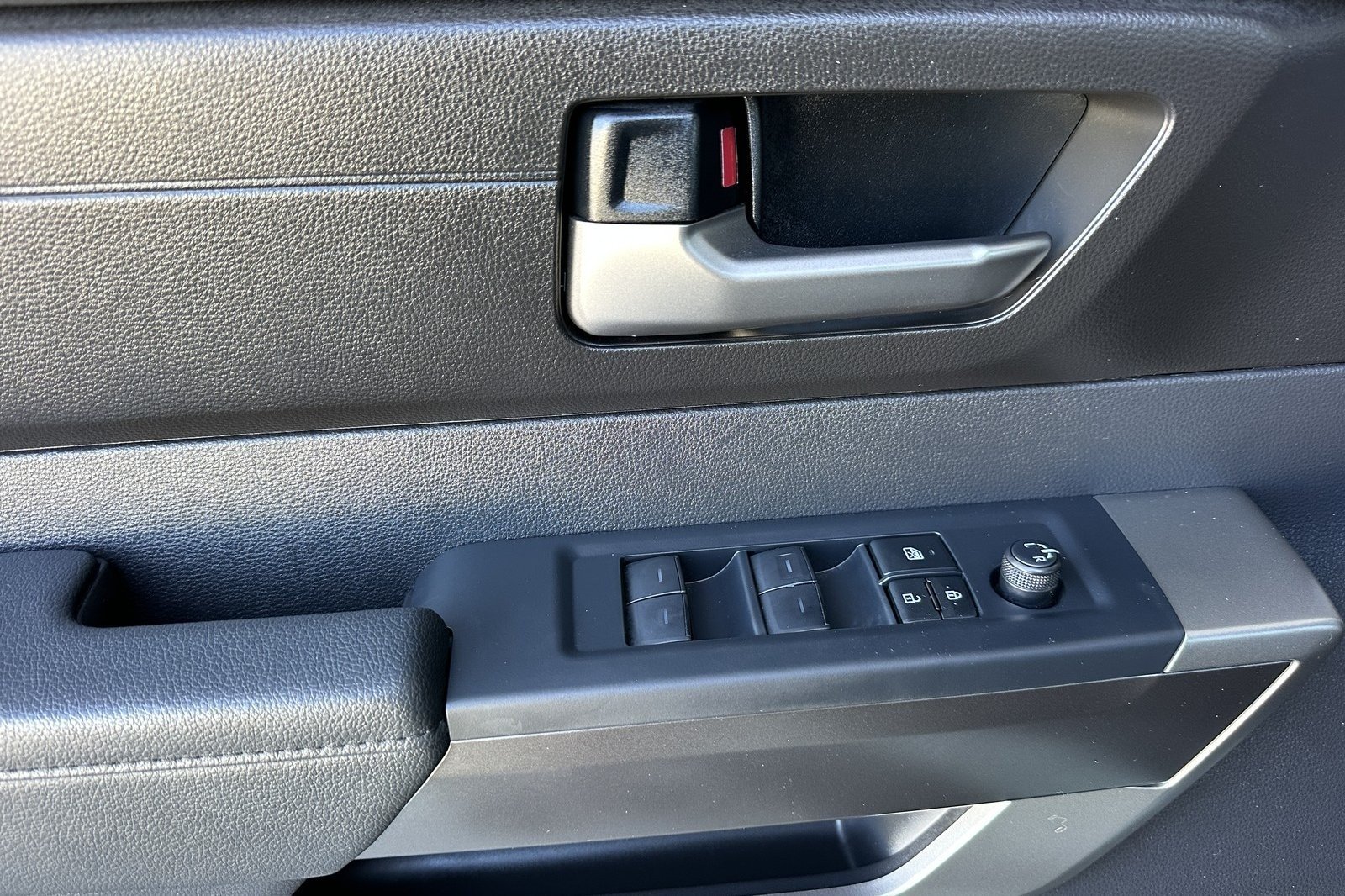 Certified Used 2025 Lunar Rock Toyota SR5 image 10