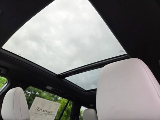 New 2026 Wind Chill Pearl Lexus PREMIUM AWD image 9