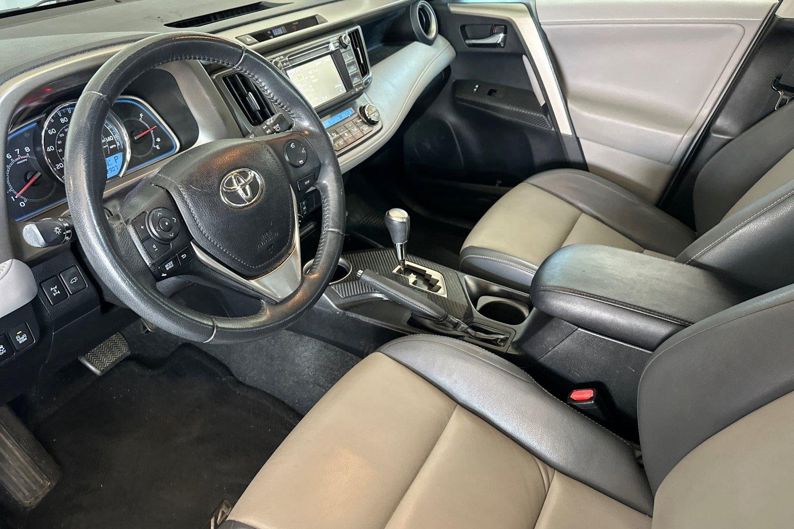 Used 2013 Shoreline Blue Pearl Toyota Limited image 9
