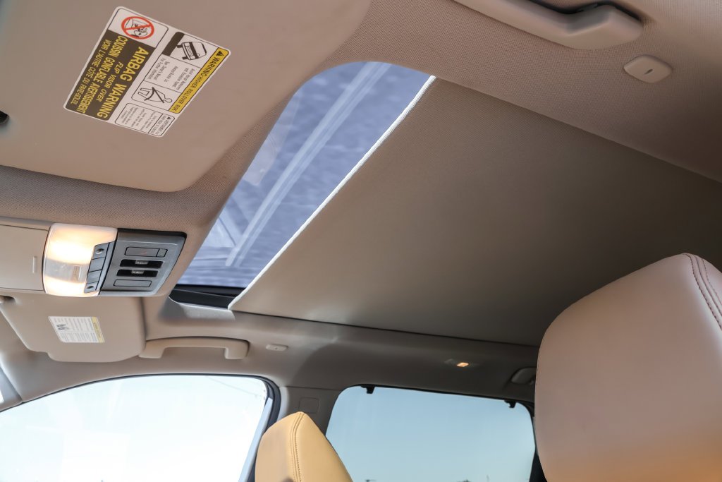 Used 2023 White Nissan Platinum image 11