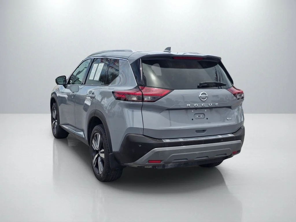 Used 2021 Gray Nissan SL image 7