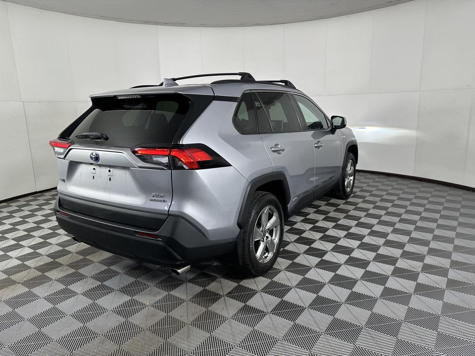 Used 2021 Silver Sky Metallic Toyota XLE Premium image 13