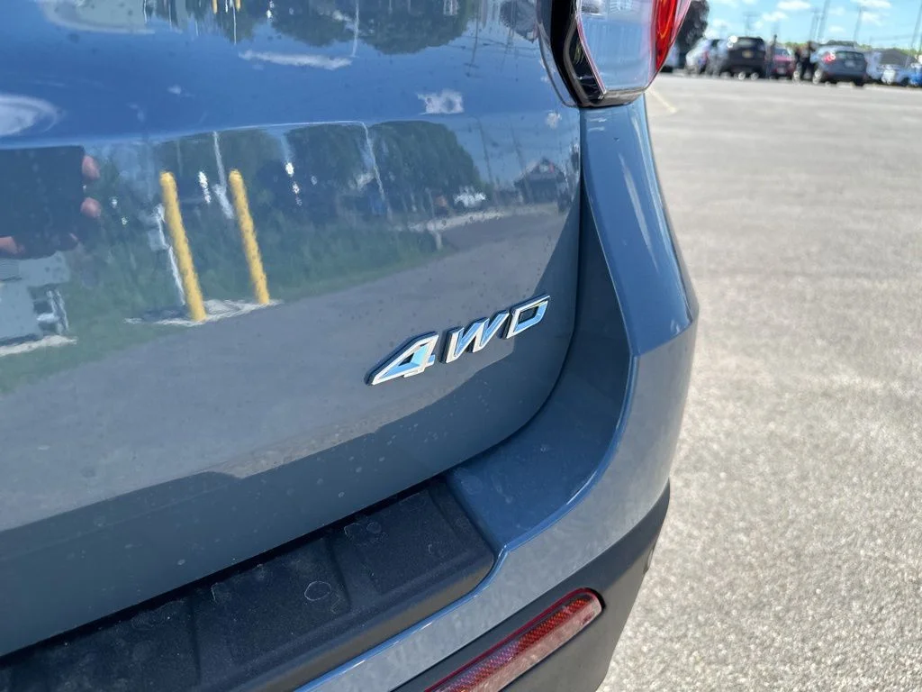 Used 2026 Vapor Blue Metallic Ford Active image 26