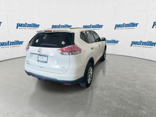 Used 2015 Glacier White Nissan S image 10