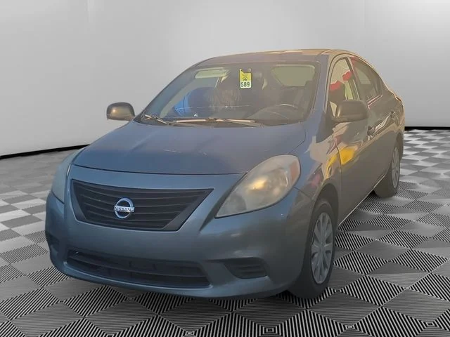 2013 Nissan Versa's photo