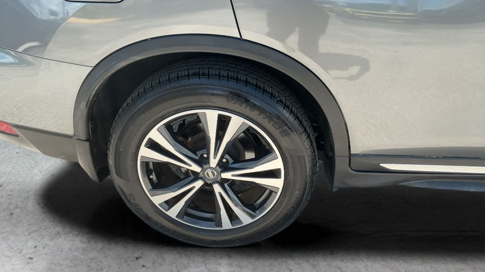 Used 2017 Gray Nissan SL image 23