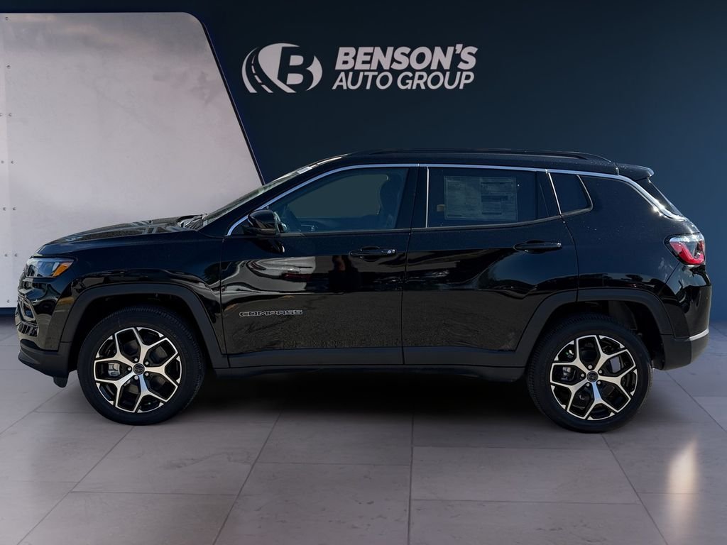 New 2026 Diamond Black Crystal Pearl-Coat Exterior Paint Jeep Limited image 2