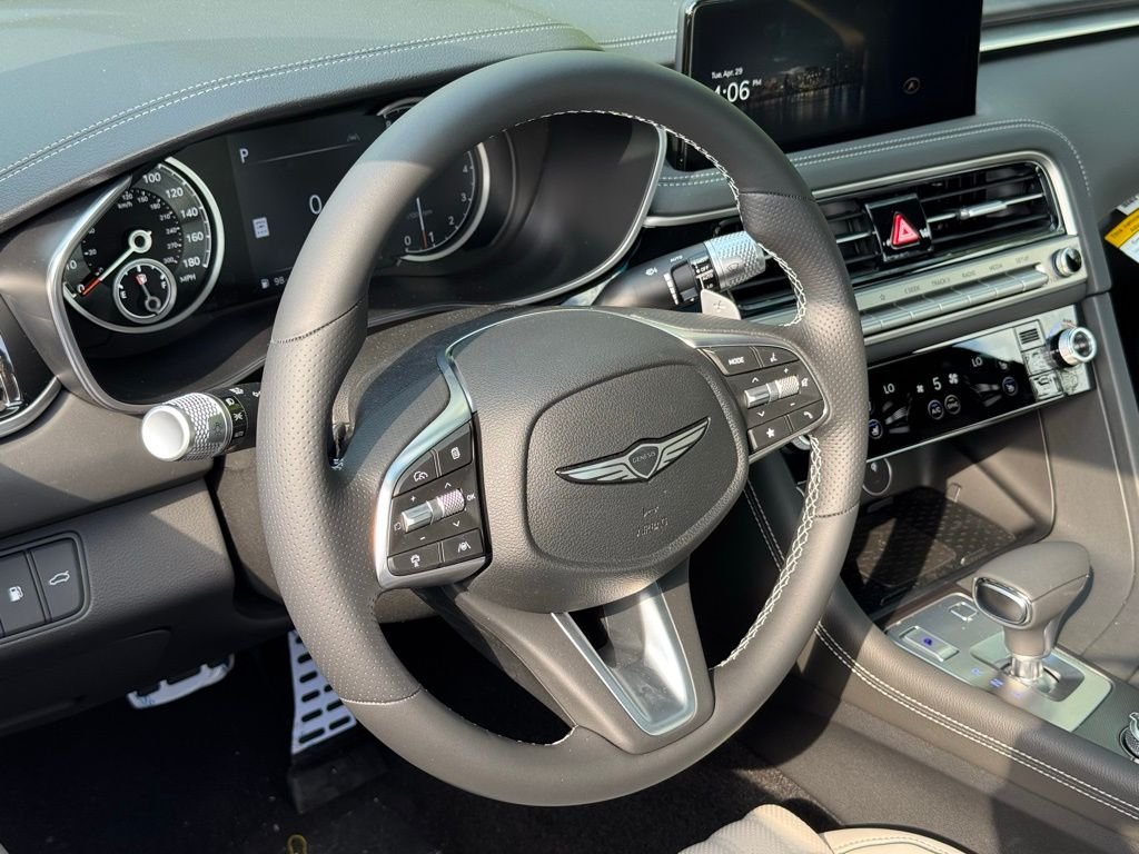 2025 GENESIS G70 Standard - Photo 18
