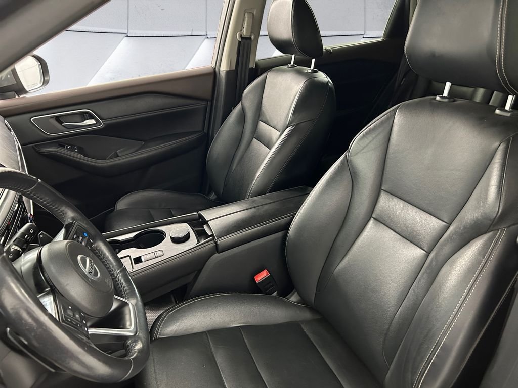 Used 2021 Gray Nissan SL image 8