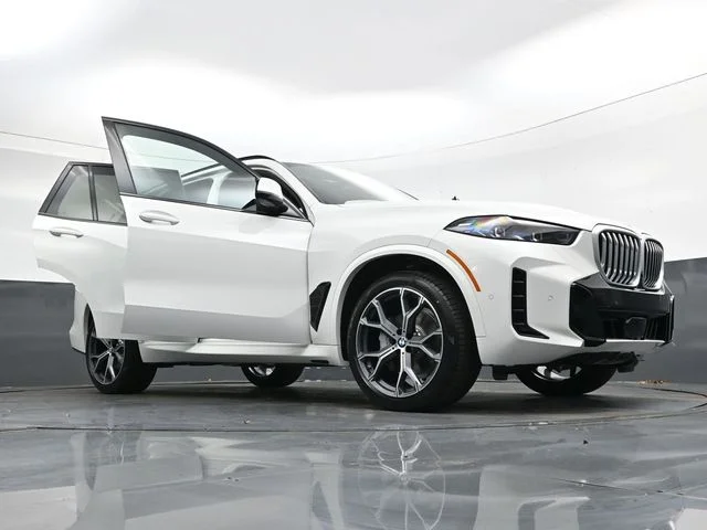 Used 2026 White BMW xDrive40i image 40