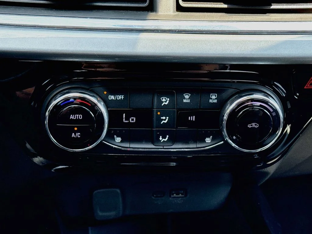 2025 Chevrolet Trax LT - Photo 18