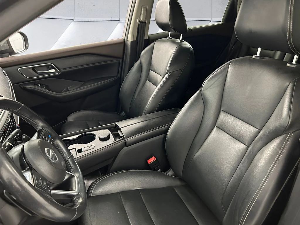 Used 2021 Gray Nissan SL image 8