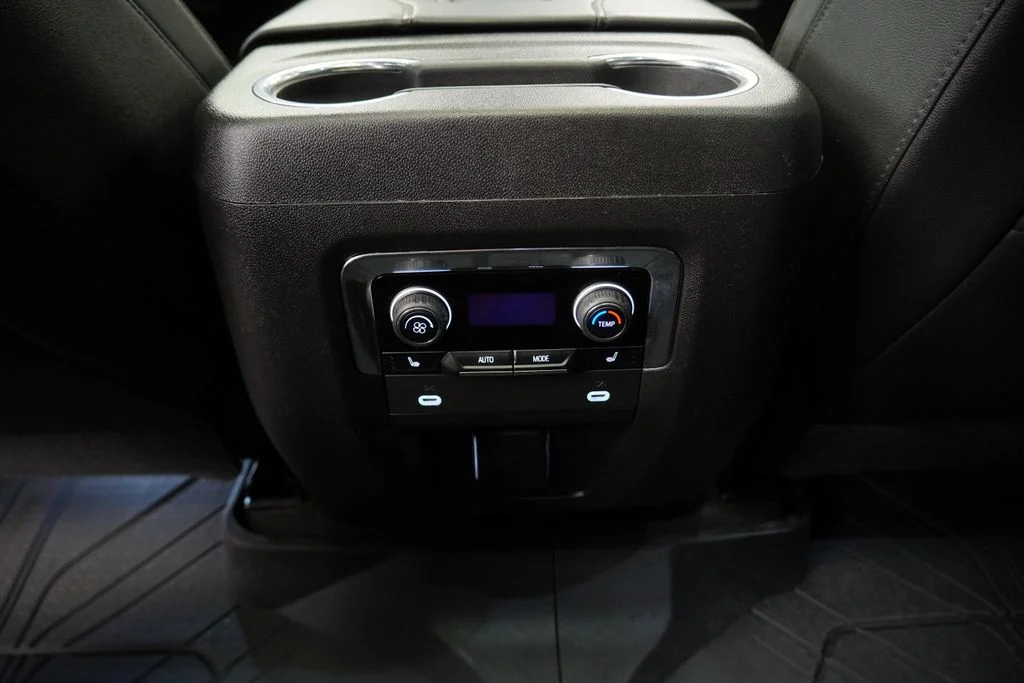 2023 Chevrolet Suburban High Country - Photo 23