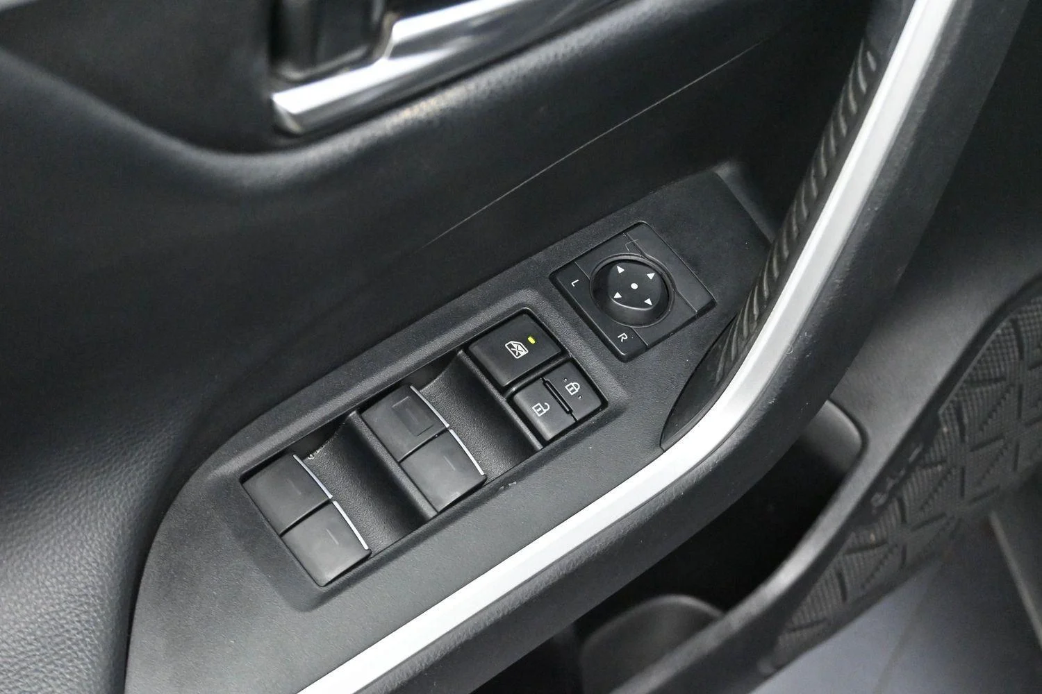Used 2022 Midnight Black Metallic Toyota Adventure image 10