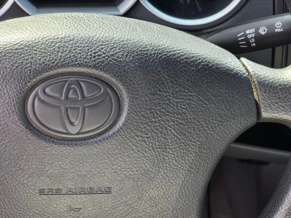 Used 2007 White Toyota  image 15