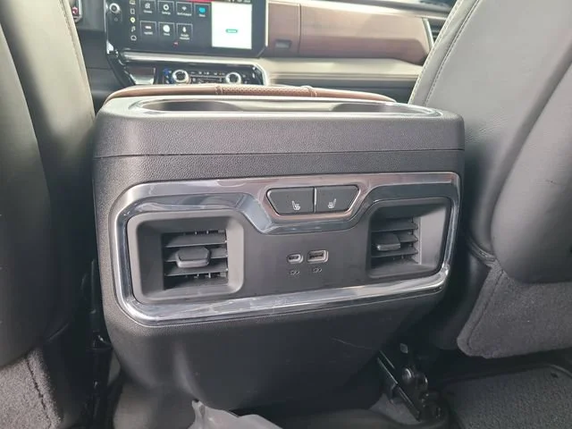 Used 2025 Onyx Black GMC Denali Ultimate image 8