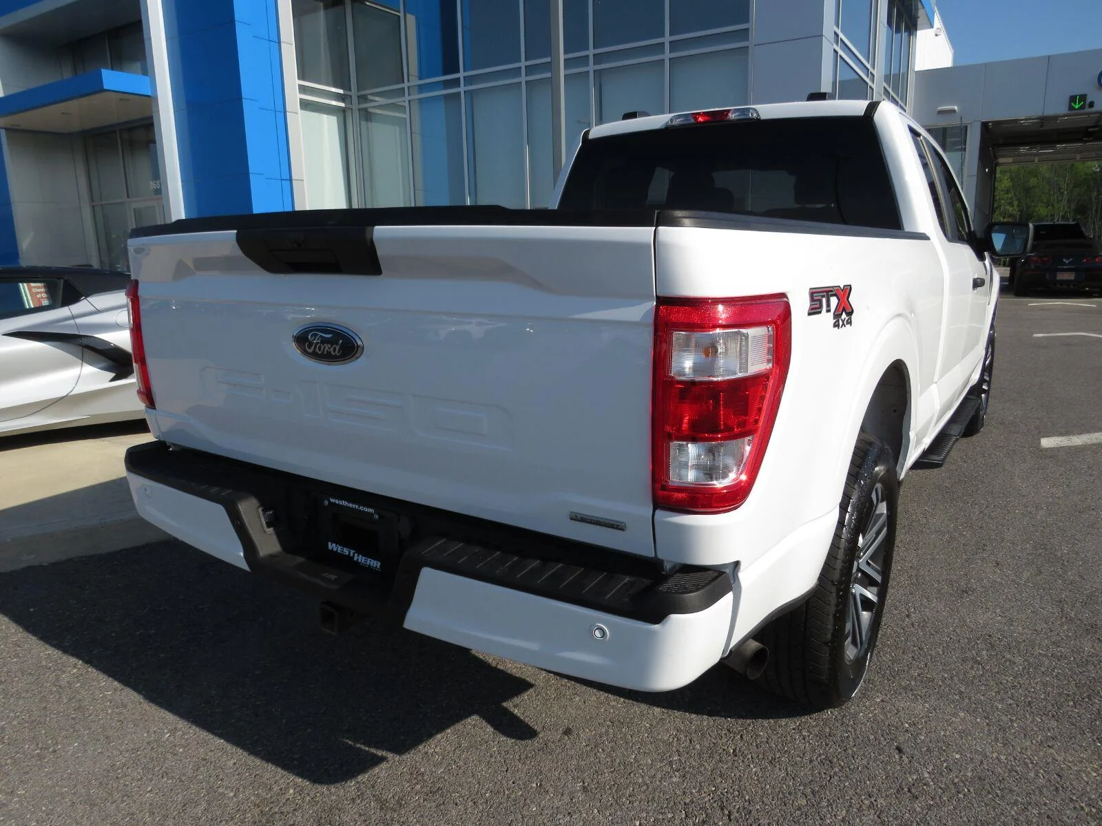 Used 2023  Ford XL image 7