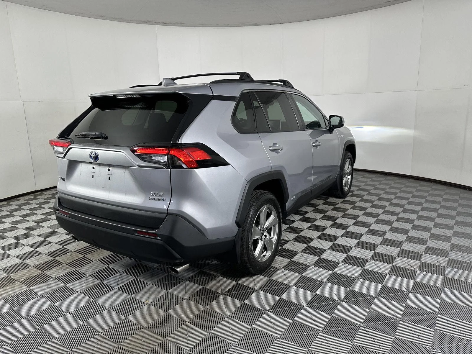 Used 2021 Silver Sky Metallic Toyota XLE Premium image 13