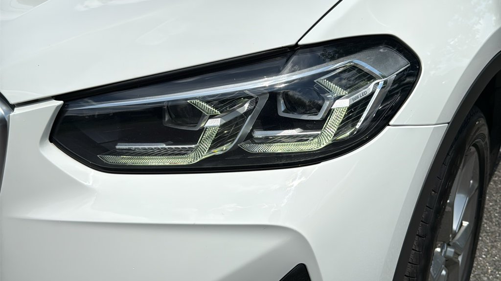 Used 2022 Alpine White BMW xDrive30i image 7