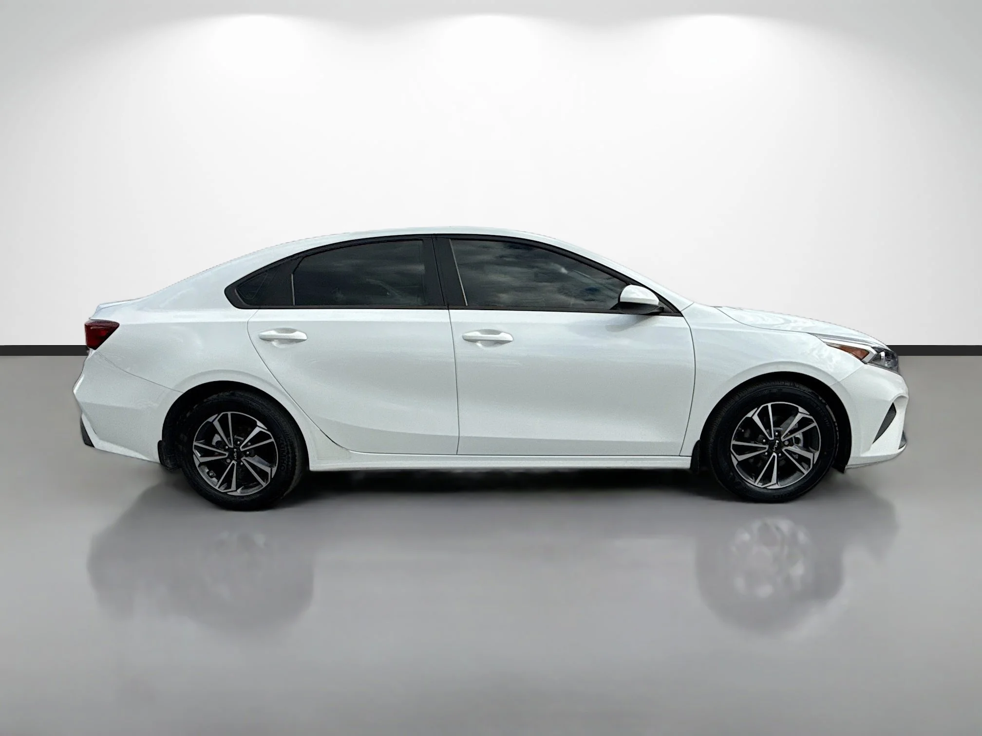 Used 2024 Snow White Pearl Kia LXS image 6