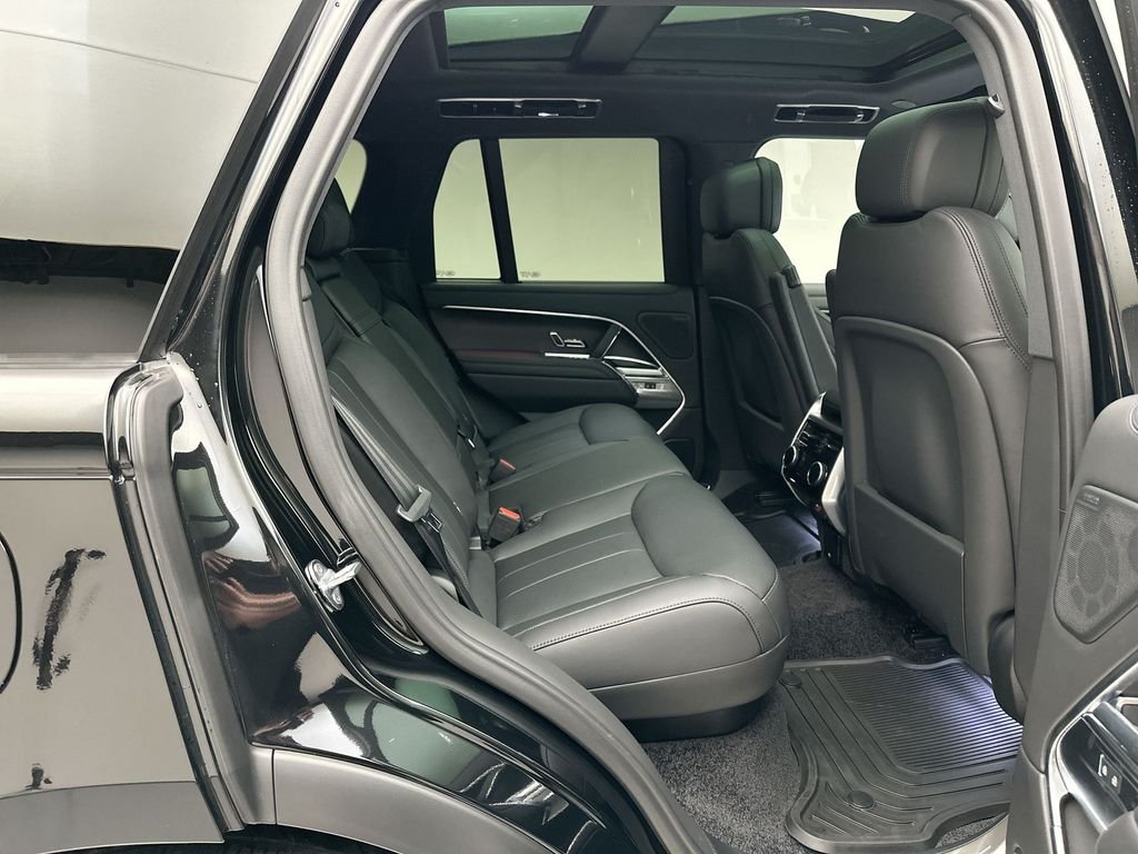 Used 2025 Santorini Black Metallic Land Rover SE image 5