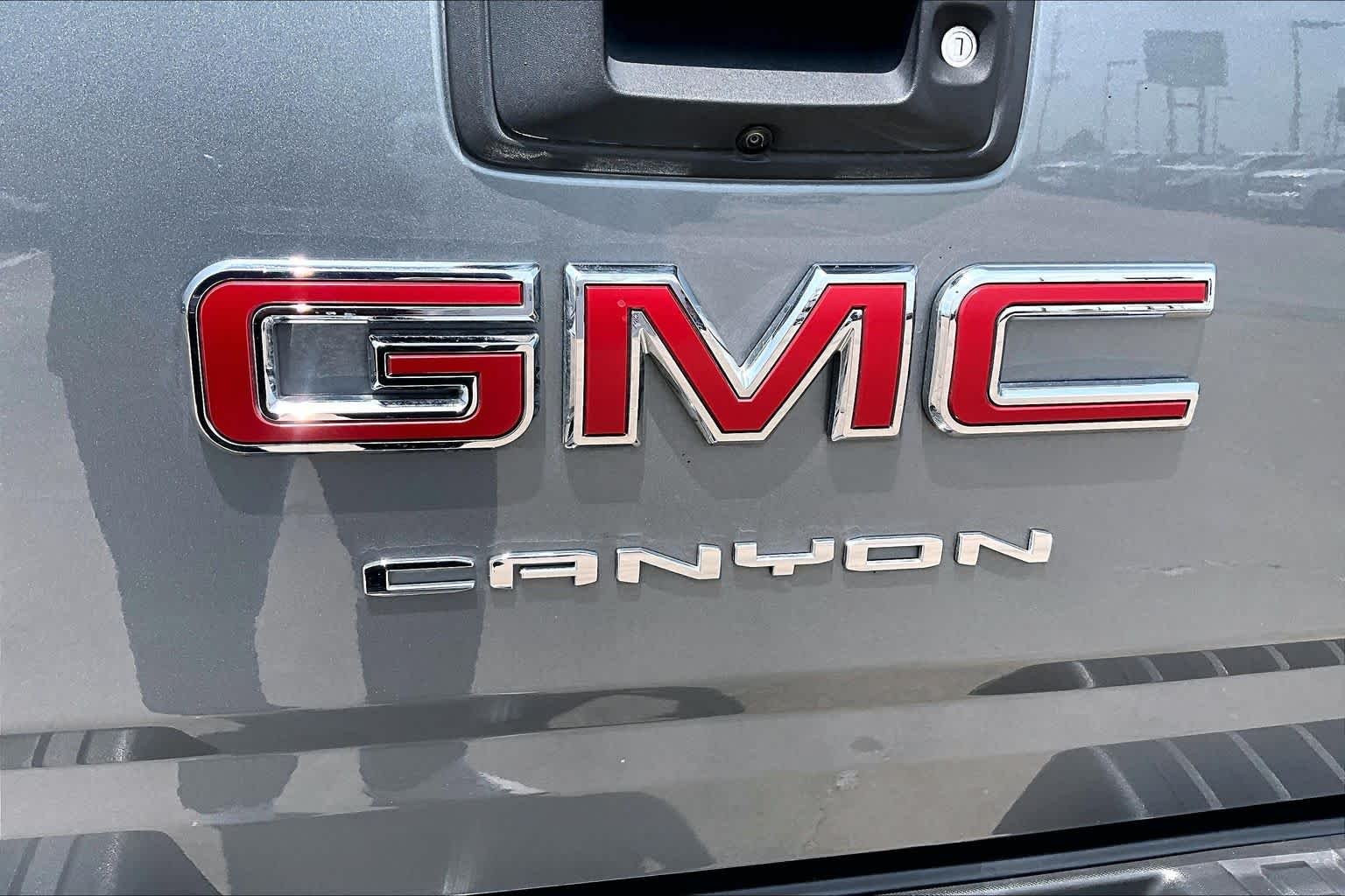 Used 2022 Satin Steel Metallic GMC 4WD AT4 w/Leather image 31