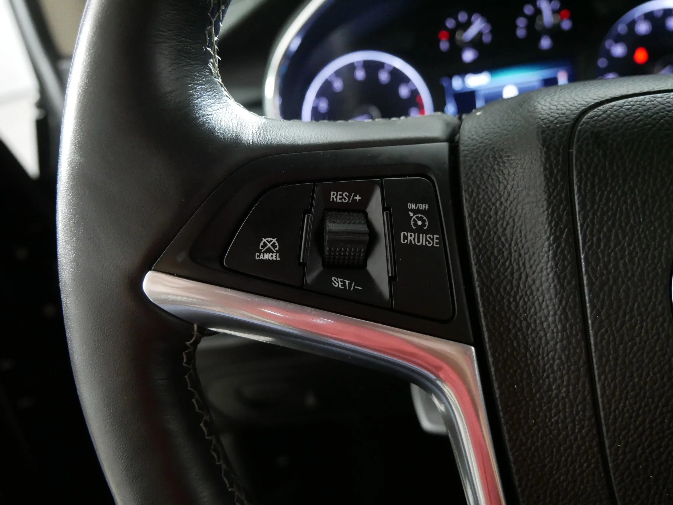 Used 2018 Ebony Twilight Metallic Buick Essence image 28